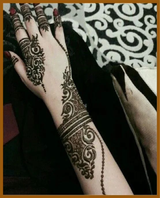 Aesthetic Dots And Petals Back Hand Mehndi